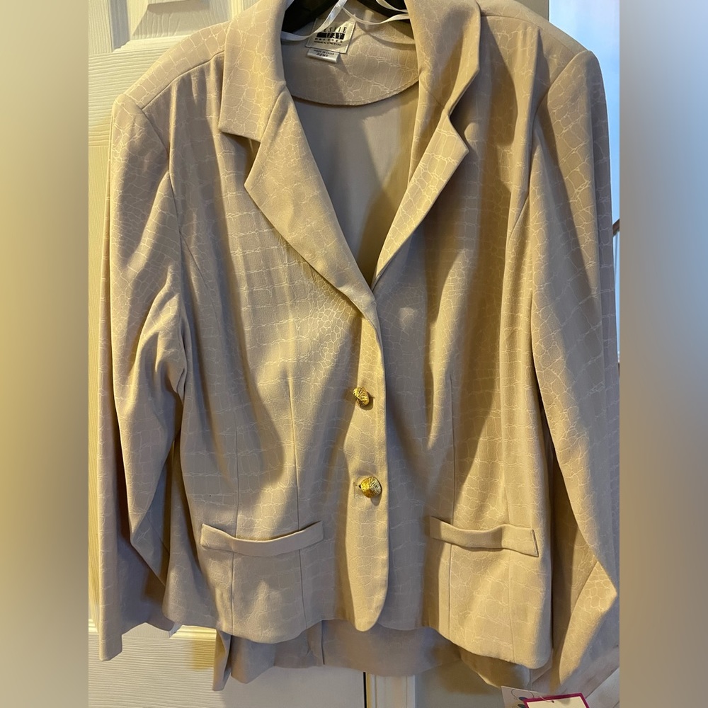 Leslie Fay skirt suit new with tags